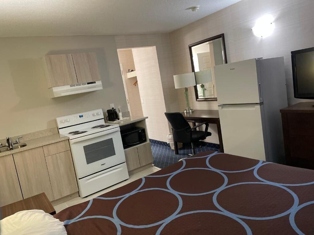 Super 8 By Wyndham Red Deer Exterior foto