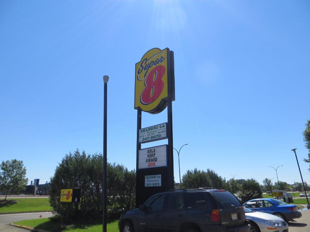 Super 8 By Wyndham Red Deer Exterior foto