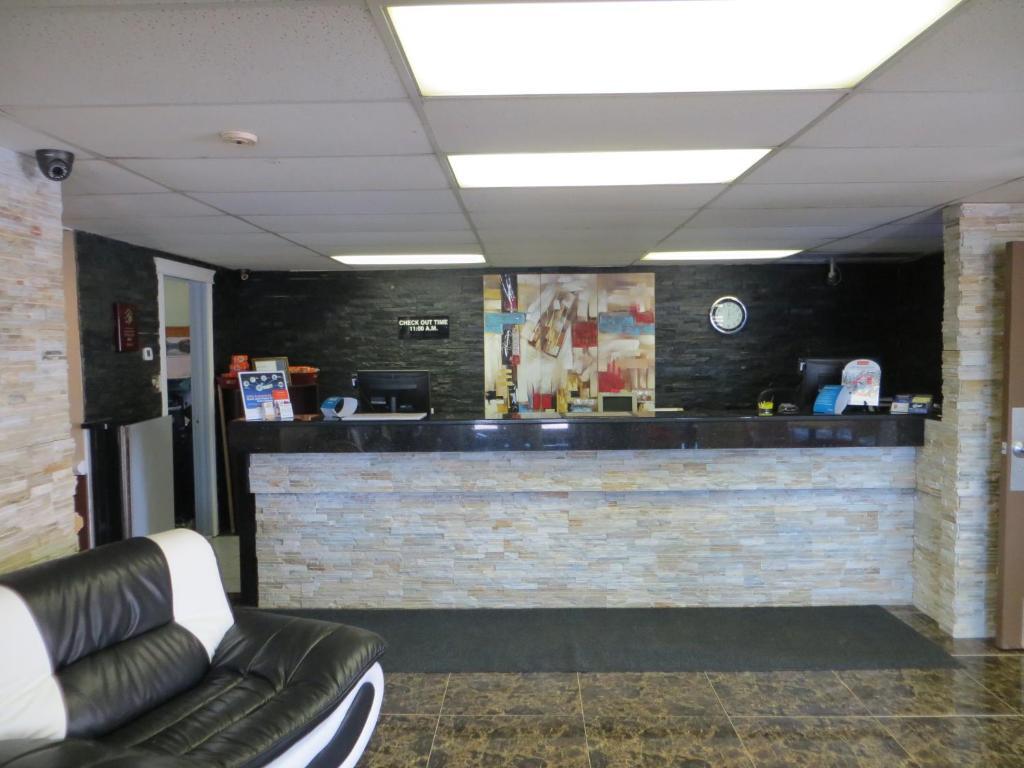 Super 8 By Wyndham Red Deer Exterior foto