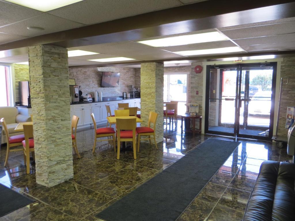 Super 8 By Wyndham Red Deer Exterior foto