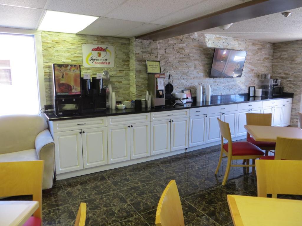 Super 8 By Wyndham Red Deer Exterior foto